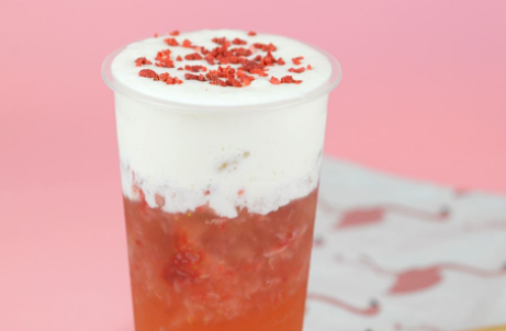 草莓煮茶叶奶茶