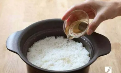 直接放茶叶煮饭