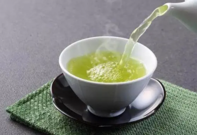 喝茶茶叶进嘴里