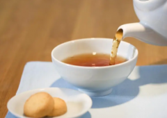 绿茶叶敷脸广泛用途晚上茶敷脸好处